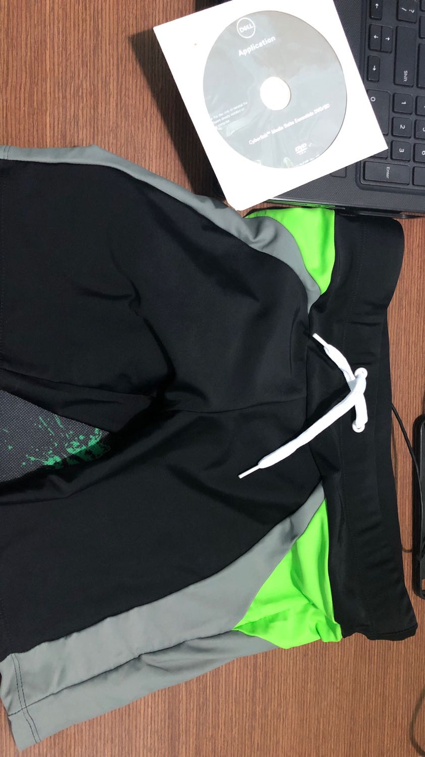 Giao hàng nhanh, đúng mẫu mã, nhìn ở ngoài thì quần hơi nhỏ nhưng khi mặc vào thì quần dãn ra giống như quảng cáo. Rất hài lòng khi mua đồ ở tiki.