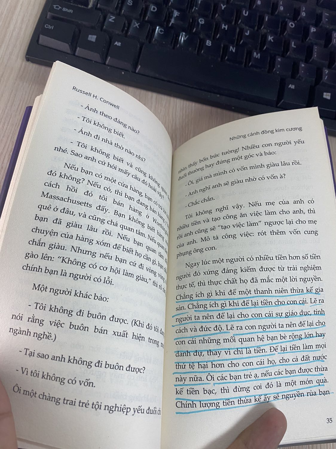 Sách tuy nhỏ và chỉ 70 trang nhưng có những cái rất hay
Đọc chỉ vèo cái xong nhưng khá lôi cuốn