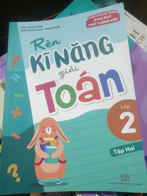 Sách đẹp, hình ảnh rõ ràng, nội dung cũng khá sát chương trình học của bé. Be rất thích học