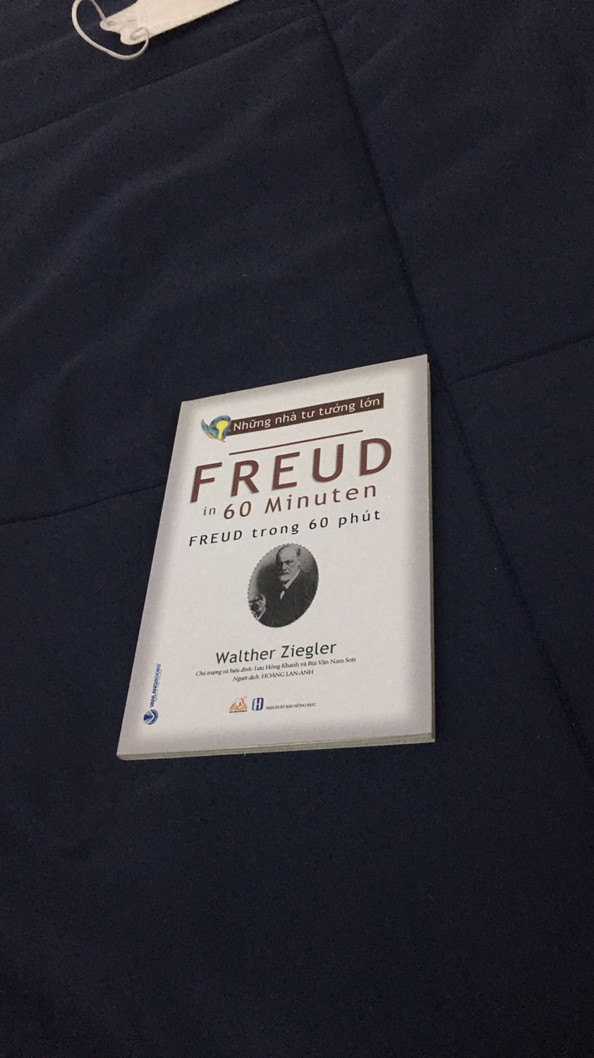 Một cuốn sách ngắn gọn và vắn tắt để hiểu sơ lược về di sản của Freud - ông tổ ngành phân tâm học, nên mua thêm các trước tác của ông để hiểu kĩ càng hơn Một cuốn sách ngắn gọn và vắn tắt để hiểu sơ lược về di sản của Freud - ông tổ ngành phân tâm học, nên mua thêm các trước tác của ông để hiểu kĩ càng hơn