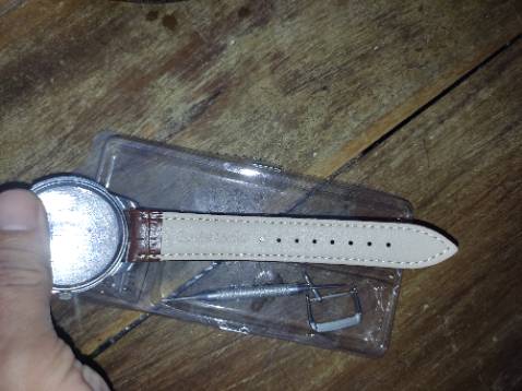 Đẹp, giá rẻ, chất lượng, kèm dụng cụ thay dây rất dễ dàng. Dây mền, dẻo, êm tay.