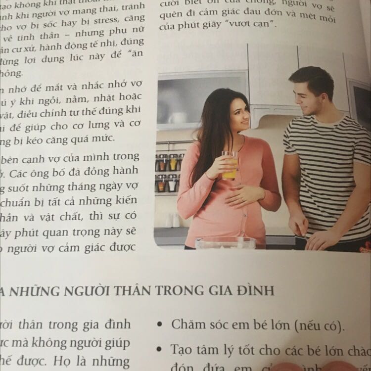 Đầu tiên là mình nhận được sách nhanh lắm, sách in giấy bóng đẹp, khổ lớn phù hợp cho phụ nữ và cả gia đình dễ dàng đọc trong thời gian mang thai baby, có hình ảnh minh hoạ và thiết kế hợp lý!