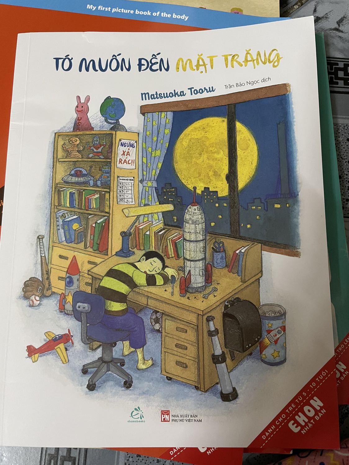 Sách thú vị : hình vẽ dễ thương, màu sắc tươi sáng, nhiều kiến thức