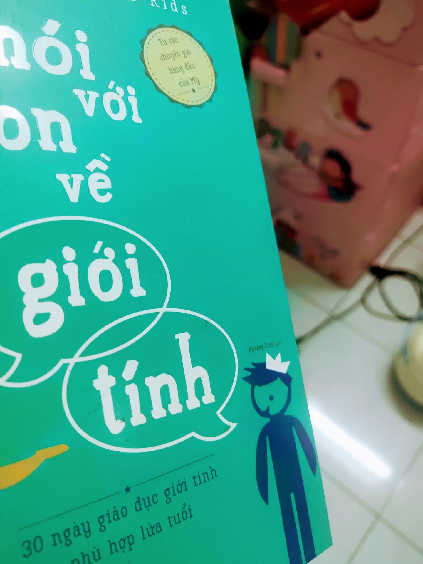 vì là cần gấp nên đặt giao nhanh trong 2 giờ, nhưng sách vừa nhận thì chưa kịp mở anh ship đã phải đi giao. lên phòng mở ra hết hồn luôn. sách bị bẩn tùm lum chỗ
