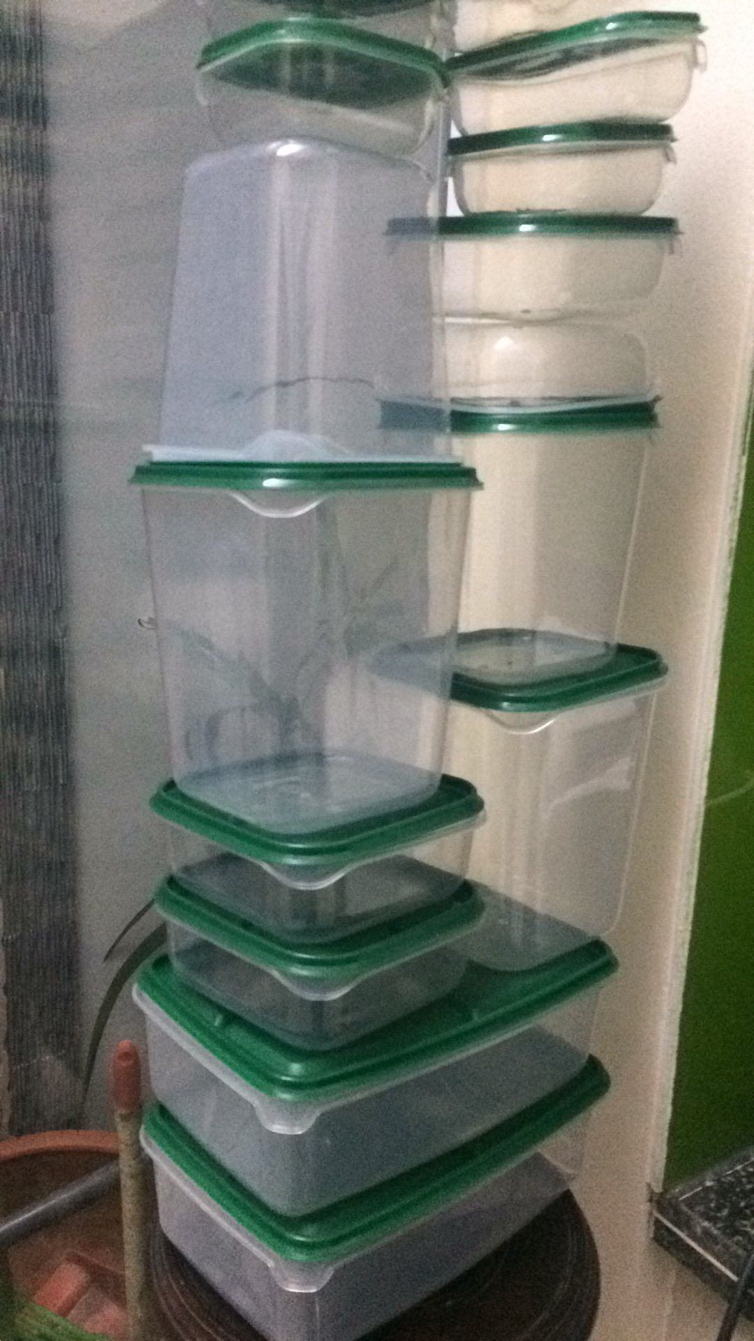 Đủ 17 hộp., Có đủ kích cỡ rất tiện. Màu xanh cũng đẹp nữa. Nhưa k hôi tí nào luôn. Hộp đẹp 5 sao nha