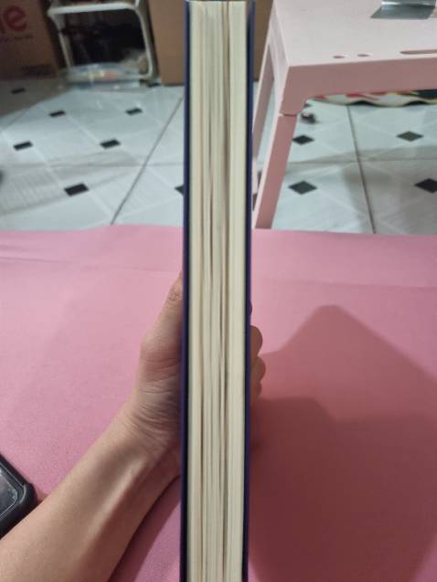 Giao hàng thì nhanh. Ma trang sách thì bung ra hết, góc sách thì mòn. Đúng hàng trưng bày. sách đọc roi ma bán giá 59k ~ 60% ntn thì quá hời roi ạ.