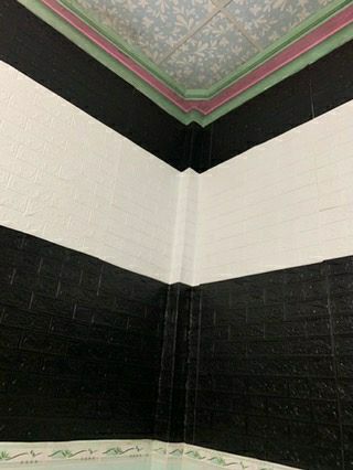 xốp đẹp lắm luôn. dán vào nhìn trông sạch sẽ hẳn. sẽ mua thêm để dán các phòng ngủ, shop giao hàng nhanh, tận tình