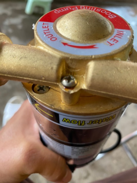 Ko pit cũ hay mới nhưng có mấy chỗ bị oxy hoá. Máy bơm khá mạnh. 
Sau thời gian sử dụng thấy cũng ổn nên cho thêm 1 sao nữa