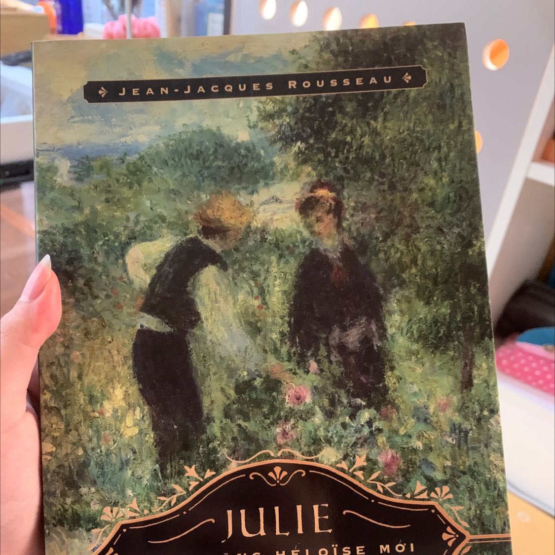 Ban đầu tưởng sách sẽ bé lắm(khoảng 1***trang) đời không như mơ :)) nó dầy cộp 700 trang ;-;