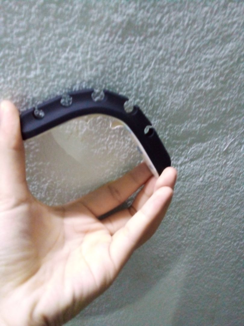 chất liệu tốt có thể bẻ cong tùy thích và có thể dán ở bất kỳ đâu, mỗi thanh 5 lỗ nên mua thêm vài thanh để coa thể gắn đủ các dây