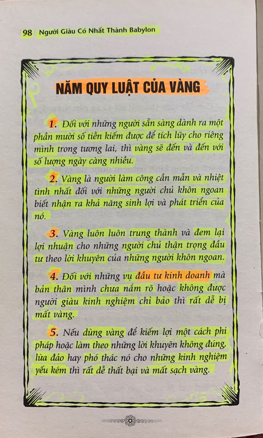 Một cuốn sách cực hay về quản lý tài chính và cho mình thấm thía về 5 quy luật của vàng. Mình đang áp dụng 5 quy luật này vào Đầu tư - Kinh doanh và thấy rất đúng, rất chuẩn luôn ???. Cuốn này phải nói tuy nhỏ mà cực có võ. 
Đọc đi đọc lại càng thấm hơn. Mình đã mua cuốn thứ 2 để đọc lại vì cuốn 1 mình đọc đã highlight chi chít và viết ra sách nên khi mình đọc lại mình muốn cách hiểu lần sau của mình khác lần trc là ntn. 
Nói chung là rất đáng mua. Mình còn mua tặng cho cả gia đình đọc.. ....??????
