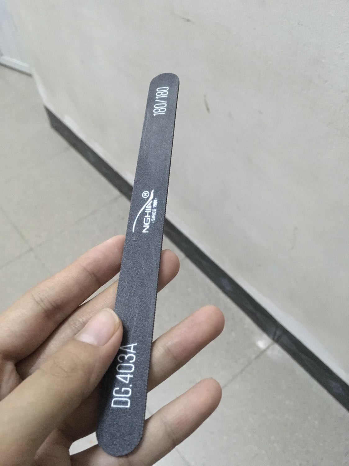 Dũa đẹp, cứng cáp, xịn sò. Mua một lốc xài không biết bao giờ nó hư cho mà mua cái mới. Lại rẻ. Mua chính hãng an tâm