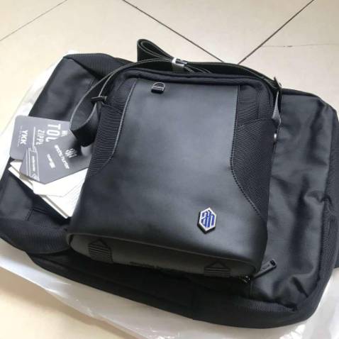 Hàng dày dặn , đường chỉ mấy chắc chắn, mình mua dc giá sale rất ưng ý. Hi vọng feedback của mình giúp cho các bạn mua hàng dễ dàng hơn. Chúc shop buôn may bán đắt nhé. Hàng dày dặn , đường chỉ mấy chắc chắn, mình mua dc giá sale rất ưng ý. Hi vọng feedback của mình giúp cho các bạn mua hàng dễ dàng hơn. Chúc shop buôn may bán đắt nhé.