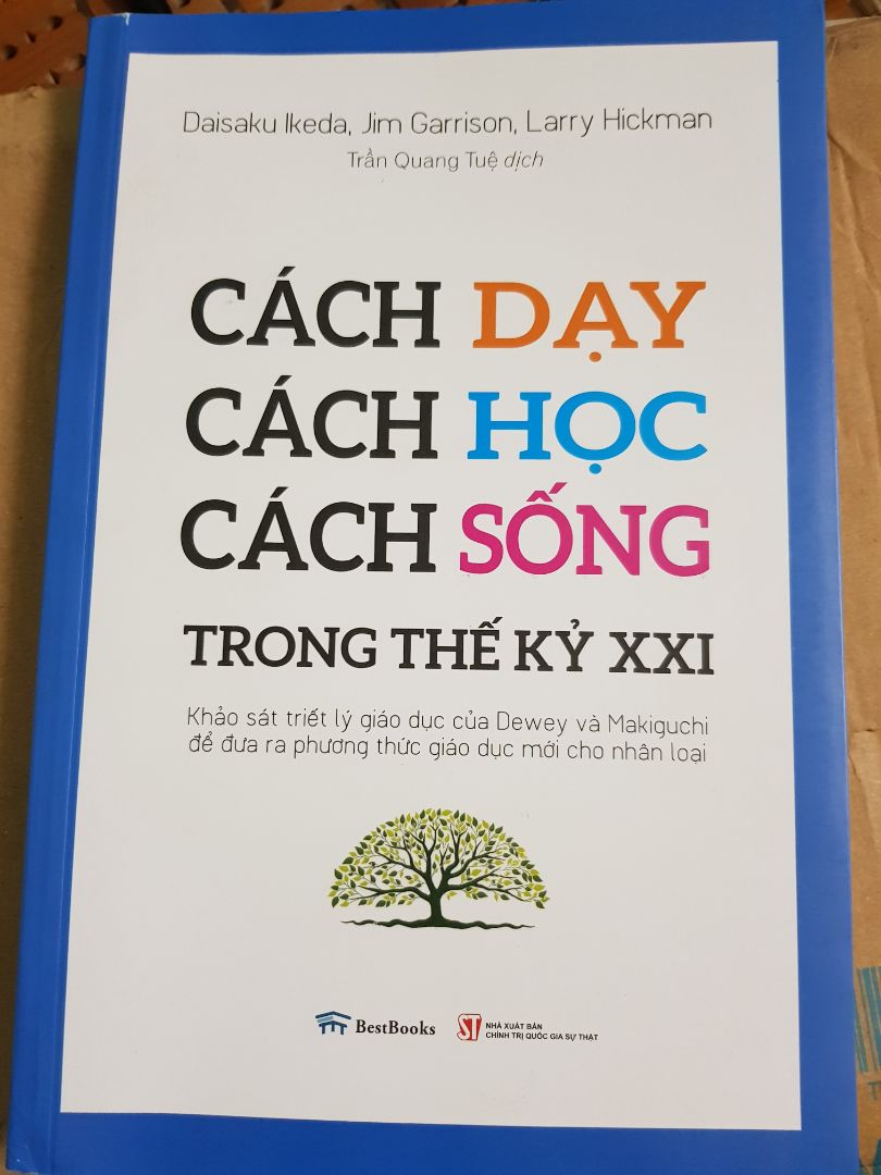 giao hàng nhanh!
sách có chất lượng giấy khá tốt.
có điều bị quăn 1 ít ở góc!
thôi vẫn đánh giá 5 sao