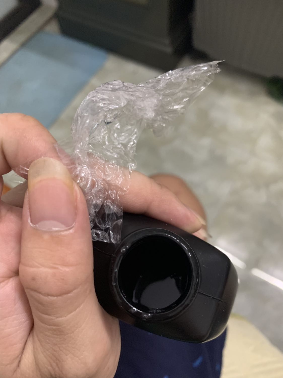 Mình mua rất nhiều hàng của tiki lần nào cũng ưng ý nhưng lần này thì quá thất vọng, mình mua sản phẩm dung dịch vệ sinh của ý hàng nhập khẩu mà khi nhận hàng thì đã bị tháo ra như thế nào bịt miệng bằng ni lông nắp bao thì không thấy đâu chảy ra miệng ! Quá thất vọng