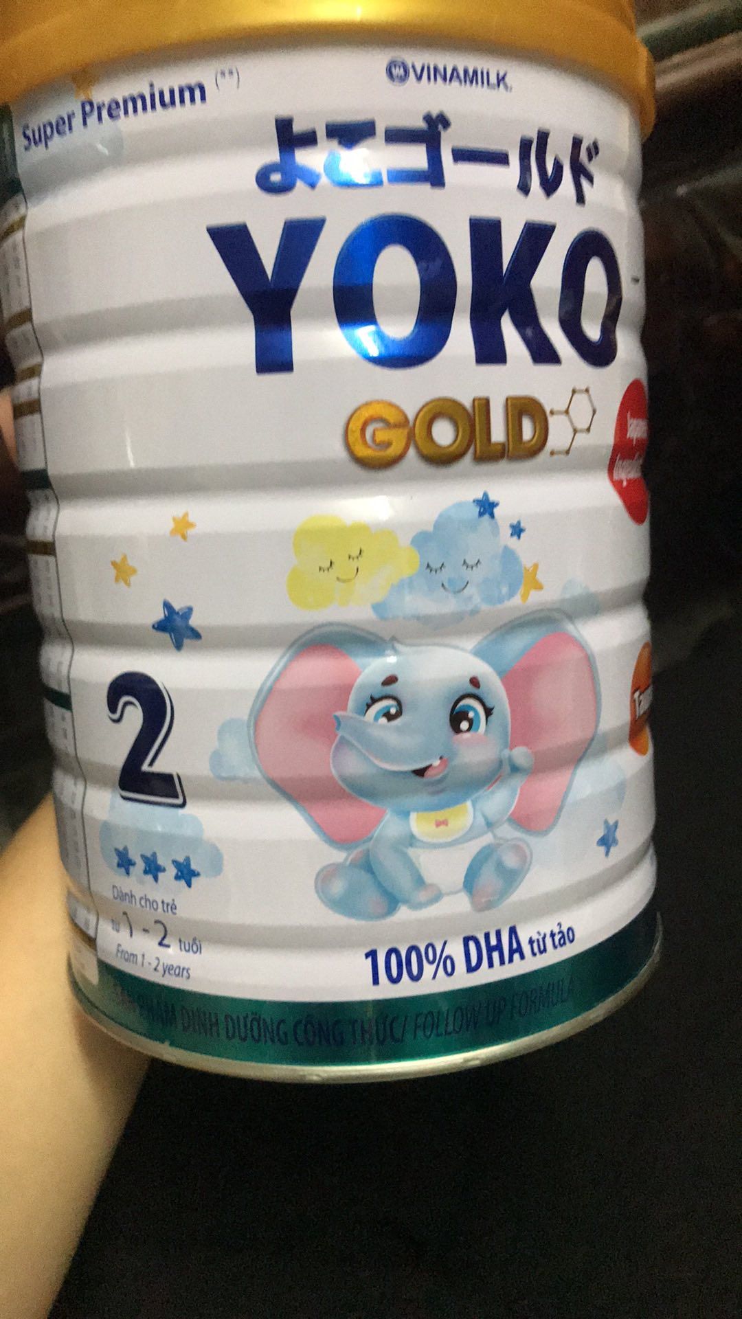 Sản phẩm giao sớm hơn dự kiến. Hạn dùng khá xa, đến 2023. Còn chất lượng sữa bên trong thì mình chưa khui nên không dám đánh giá. Hi vọng ổn 👌 Nếu bé nào hợp với Yoko thì trộm vía ít bón nếu uống lượng sữa theo khuyến nghị. Chỉ cảm giác con thấp và nhẹ cân so với tuổi.