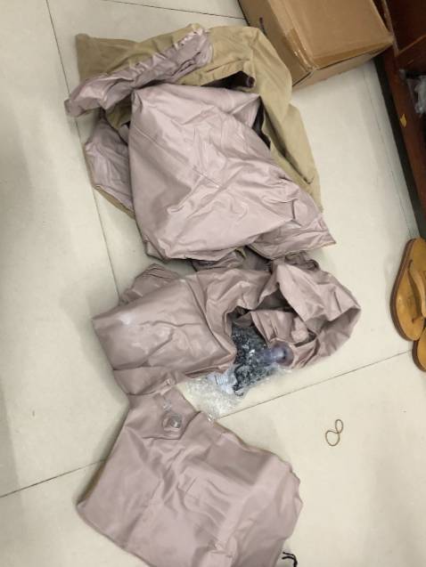 mình tưởng màu đen như mô tả sản phẩm
nhưng shop gởi màu kem