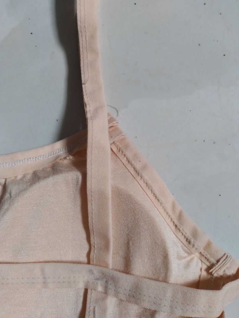 mai quá ẩu, vắt sổ chỉ bị đứt hết