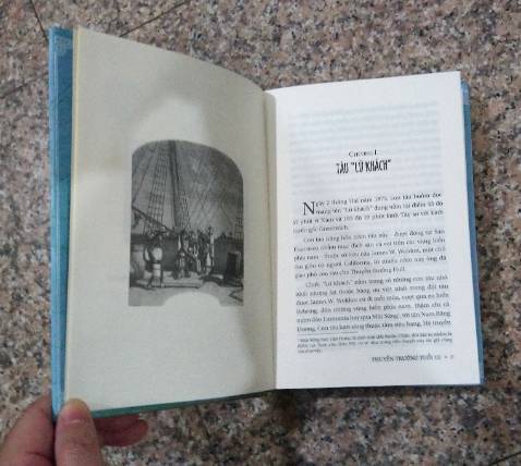 Sách gửi từ Hà Nội vào TP HCM vẫn còn nguyên vẹn không hư hại gì. Bản này dịch từ nguyên bản tiếng Pháp, có cả hình ảnh minh họa. Bản dịch này rất tốt, văn phòng ổn, chưa thấy lỗi gì (mới đọc được hơn chục trang đầu).