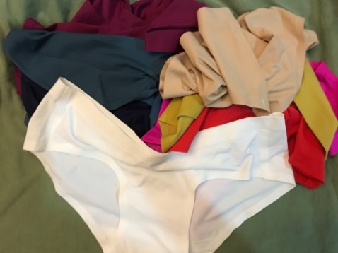 vải ko có gì đặc biệt y chang mấy shop khác mình hay mua. Dc cái shop giao đủ màu đủ số lượng, nhiều chỗ mua thiếu tùm lum. Có mã giảm 10k shop gửi mình nhé