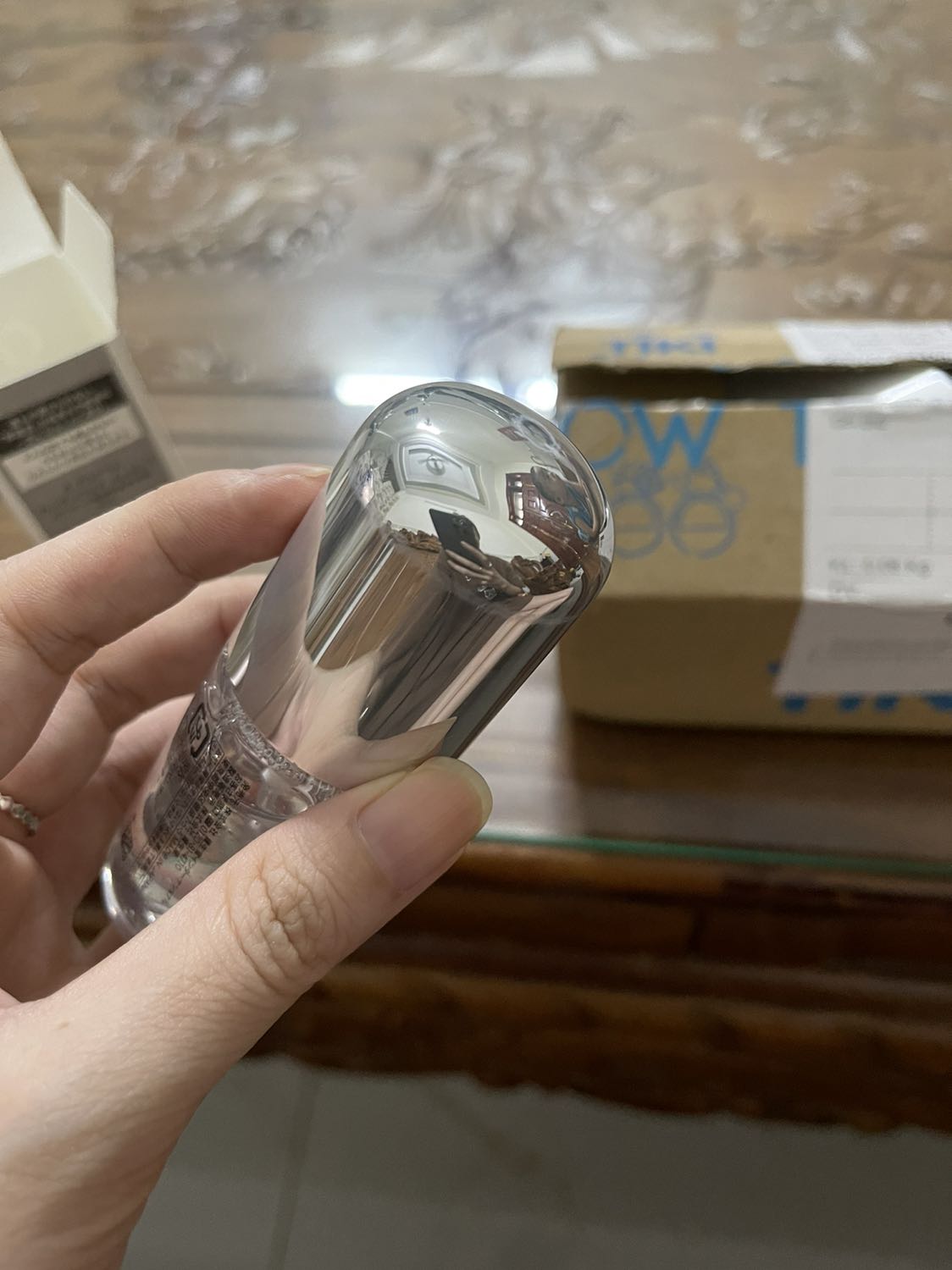 Tiki giao hàng hơi trễ nhưng do dịch bệnh mình thông cảm đc. 
Món hàng khác từ hãng mình nhận đều rất kỹ và đẹp khi mở bao bì, nhưng đến món này thì sản phẩm có vết ngay phần nắp nhìn khá cũ