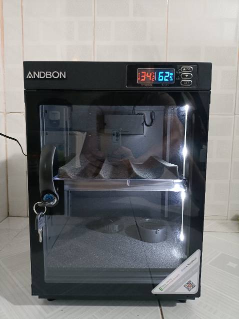 Tủ hàng chính hãng rất đẹp và chắc chắn