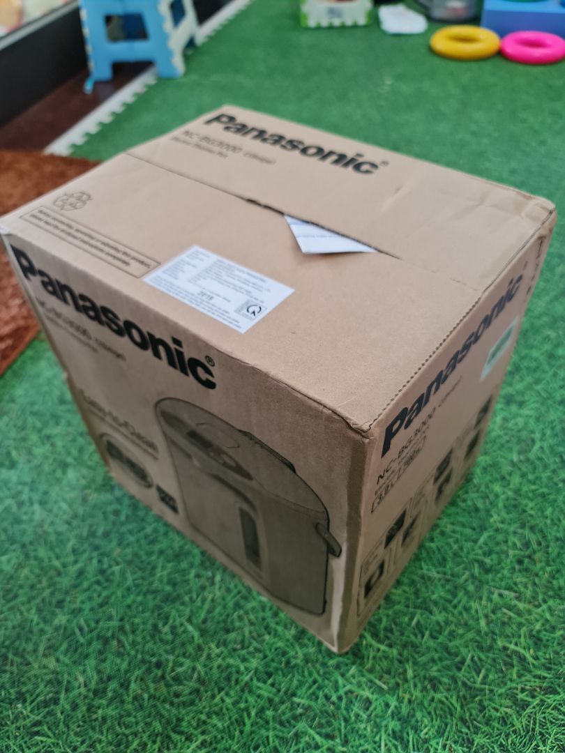 Quý Shop giao hàng nhanh. Sản phẩm chính hãng. Mức độ hoàn thiện tốt, màu sắc nhã nhặn. Chức năng thông minh. Đun đầy bình 3 lít đạt mức sôi 100°C hết khoảng 19 phút. Có phiếu bảo hành chính hãng kèm theo. Giá thành hợp lý. An toàn khi sử dụng. Tôi đánh giá cao và sẽ luôn ủng hộ Quý Shop & Quý Tiki ! Trân trọng!