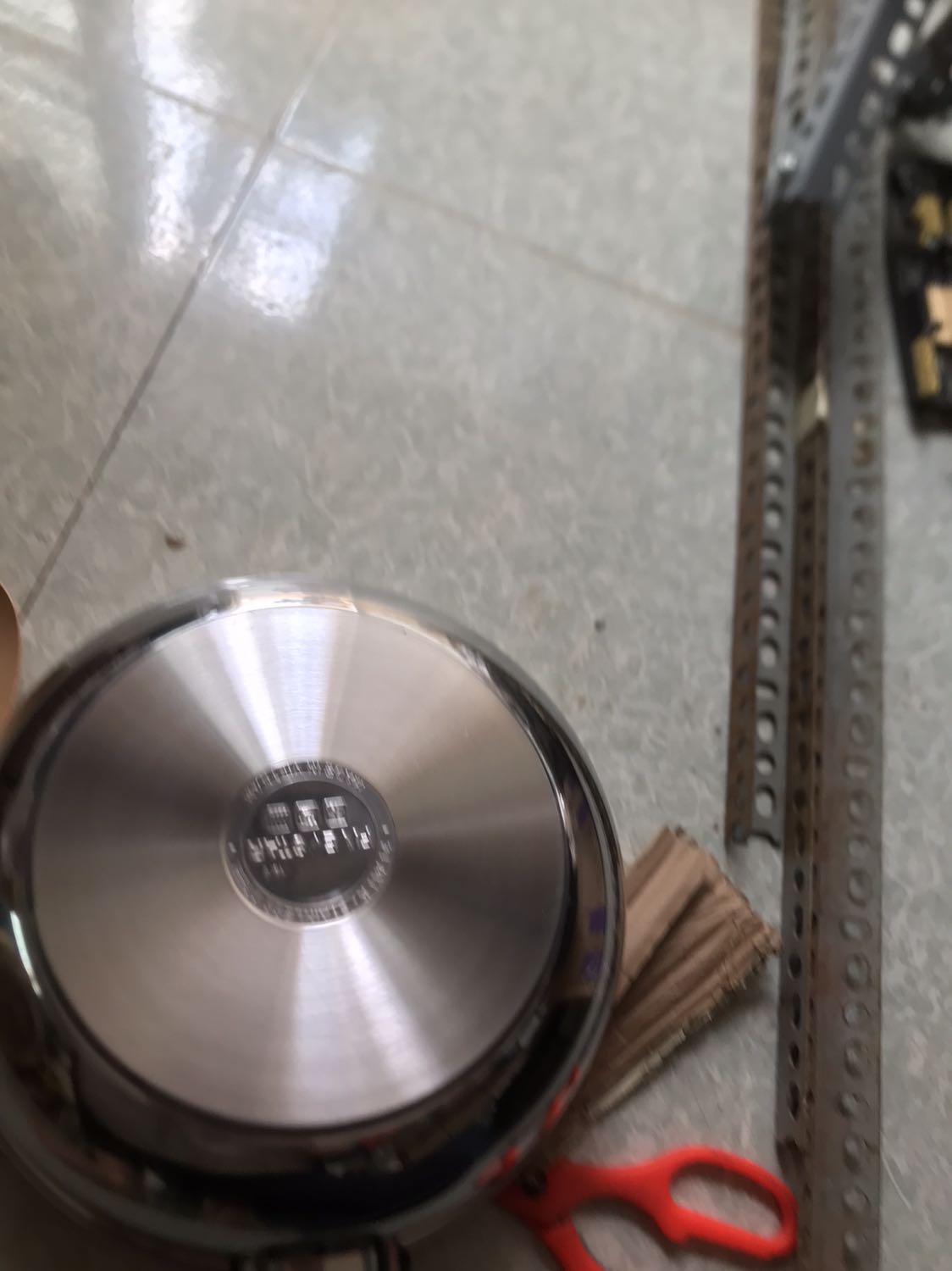 Hàng đẹp,dày,nặng tay,thích nhất lòng chảo đáy phẳng lì lun.giá cả cũng hợp lý.giao hàng hoi chậm.tu lúc đặt hàng den luc nhận đúng 1tuần.