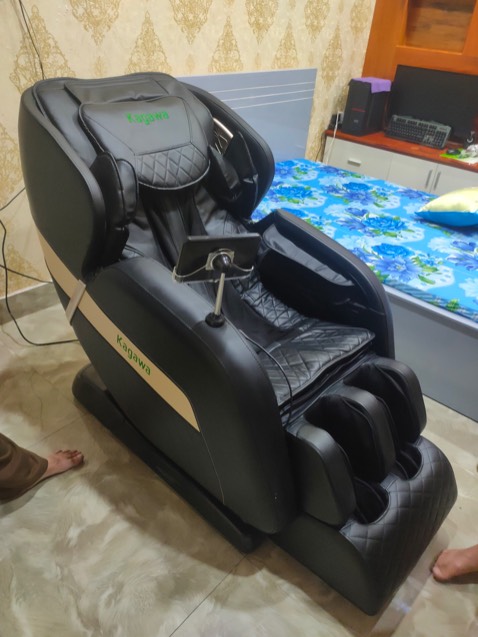 Ở Hà Nội shop giao hàng ngay trong ngày, dịch vụ lăp đặt và giao hàng ok.
Ghế massage chất liệu da tốt, dày dặn.