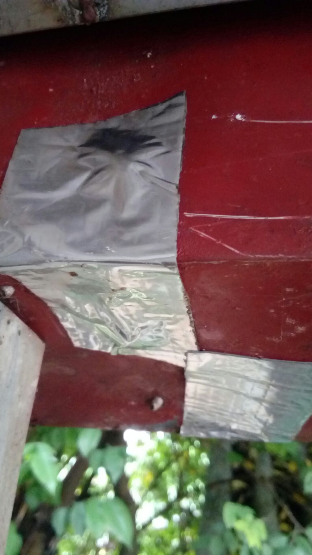 Miếng dán này không đúng như quảng cáo! Đừng mất tiền để mua mà mang bực mình. Mình đã mua, đã dán nhưng, dán cả mặt trên mặt dưới keo không dính, nước vẫn chảy ồ, ồ! Nói chung tiki nên không bán các mặt hàng mà chất lượng kém như thế này!