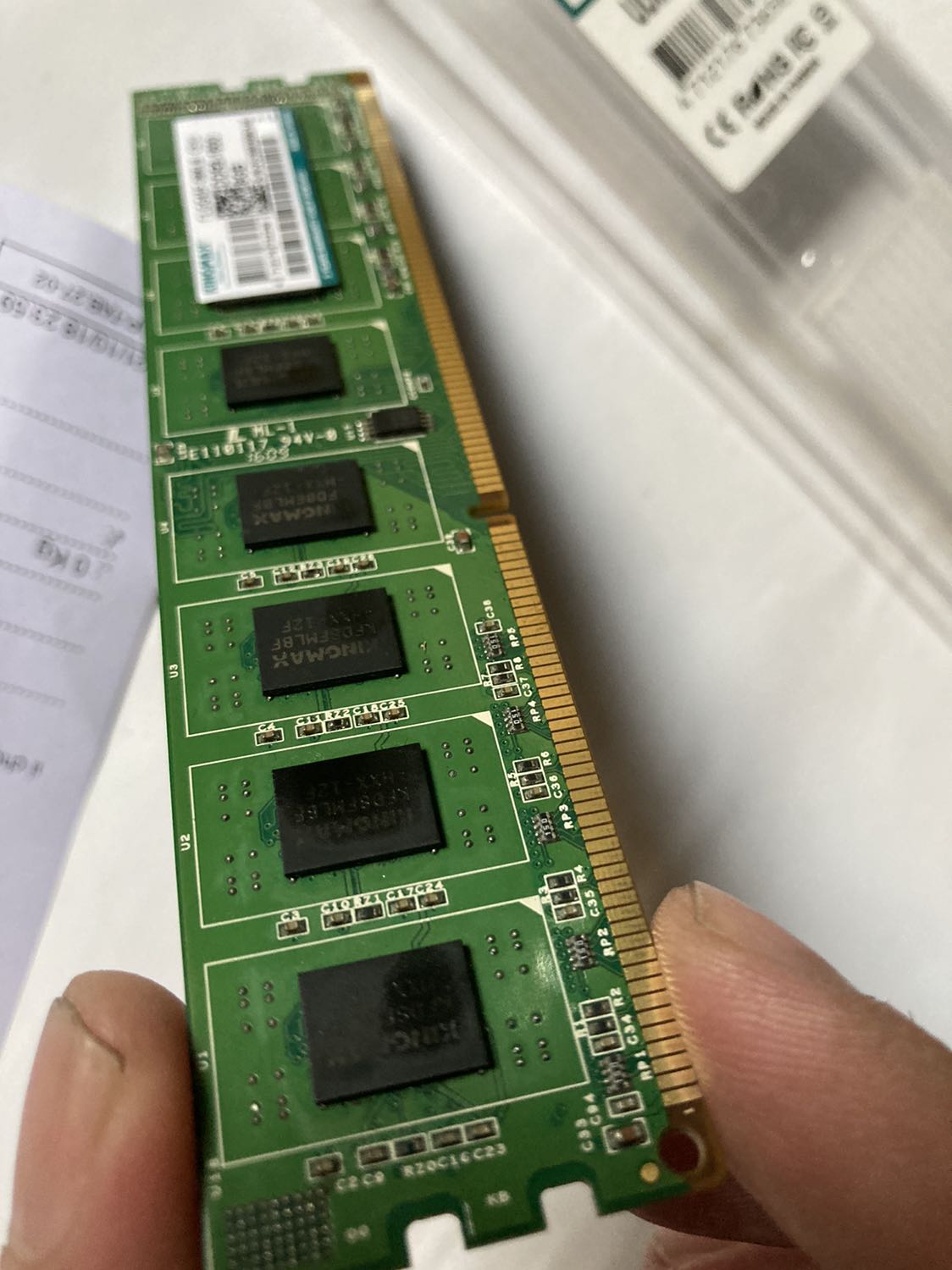 Mới mua về , mở sp ra xem thì sp dính toàn dầu hoả, người bán hình như ko quan tâm tới vấn đề cháy nổ thì phải, lỡ sơ ý gắn vô máy chắc cháy luôn cái main board. Chưa rõ là do người bán vô ý hay biết sp lỗi cũng nhắm mắt đem giao, đã phản hồi Tiki yêu cầu đổi lại , chờ phản hồi, nếu mọi chuyện giải quyết êm đẹp sẽ cập nhật lại phản ánh này. Hơi bực!