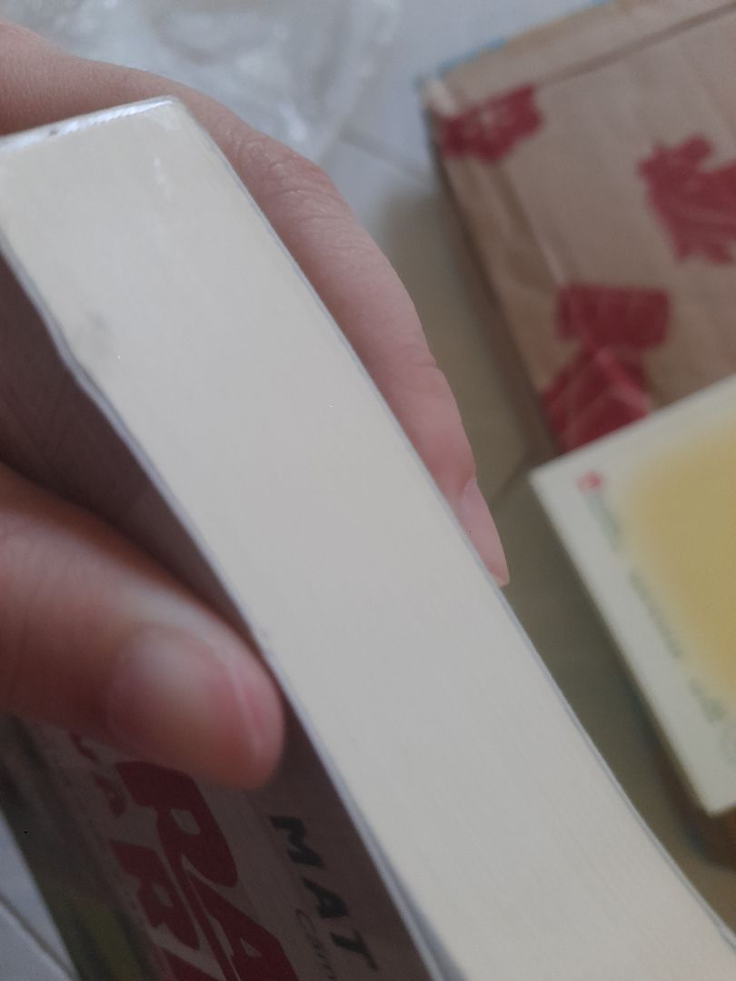 Sản phẩm cong ở góc, tiki xử lí hoàn hàng nhanh, mong khi sách được đổi lại sẽ không có vấn đề