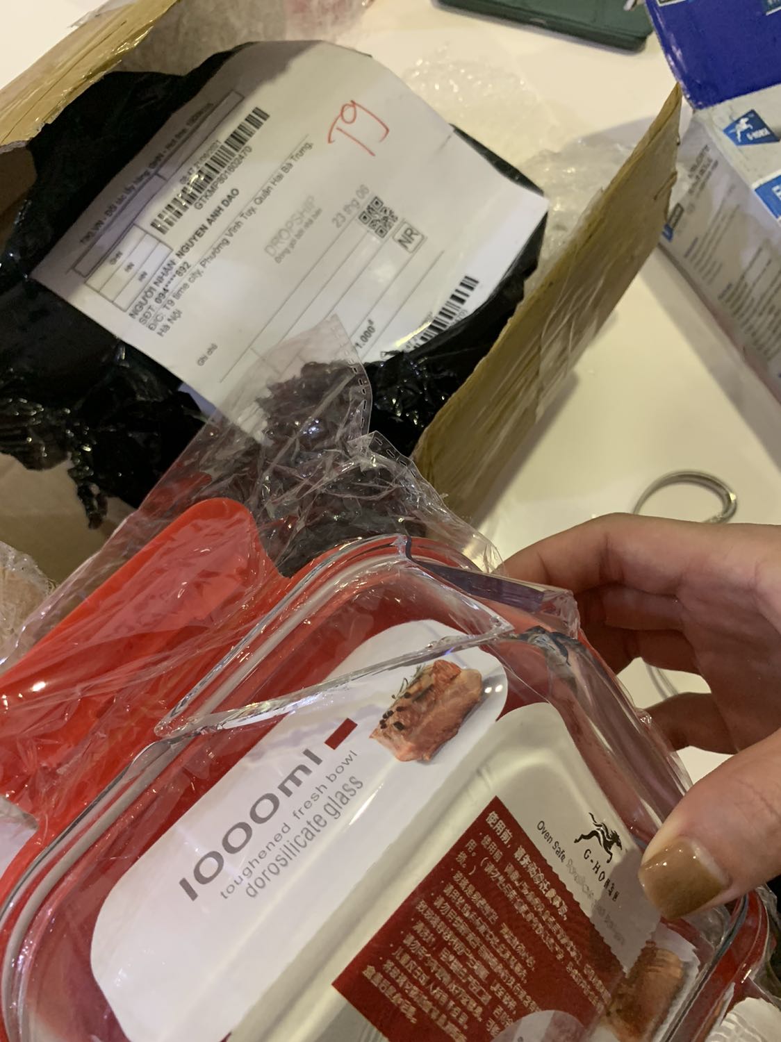 Nhận hàng. Hàng vỡ gọi điện báo lại tiki. 
Kêu chụp hình gửi lại. Đã gửi hình. Nhưng k kêu gửi lại sản phẩm vỡ. Sau 2 ngày k thấy phản hồi lại. Kêu gưit trả lại hàng vỡ. Trong khi trước đó báo chỉ cần chị chụp hình lại gửi sang. Hàng vỡ bỏ đi . Giờ kêu gửi lại. Hài ***. K vỡ thù thắc mắc làm gì mất thời gian. Làm việc chuyên nghiệp. Coi như mất tiền oan