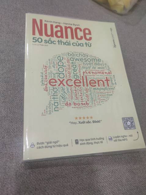 Sách in đen trắng, chất lượng giấy đẹp, chữ rõ ràng. Mua hàng sách ở Tiki an tâm chất lượng