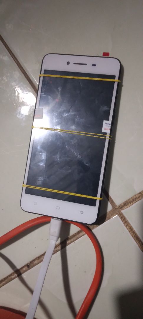 hàng sử dụng tốt, đẹp, cảm ứng tốt, màu đẹp, nói chung là 5 sao nhá