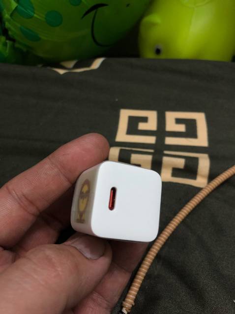 Củ sạc nhỏ gọn đẹp chất lượng tốt, sạc nhanh và không nóng. Giá cả rẻ mọi người nên mua