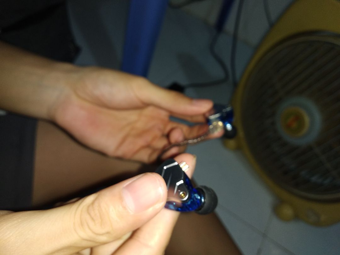 sản phẩm thì khỏi fai bàn rồi nhưng mà khi bk NV giao hàng của tiki là 1 th bất hảo trong khu vực vs lời lẽ thì thiếu lịch sự có thái độ thách thức khách hàng thì thật thất vọng tiki lại ko có chính sách đánh giá NV giao hàng giống như *** nên cho 3 sao và chắc sẽ ko mua hàng qua tiki n  :^ sản phẩm thì khỏi fai bàn rồi nhưng mà khi bk NV giao hàng của tiki là 1 th bất hảo trong khu vực vs lời lẽ thì thiếu lịch sự có thái độ thách thức khách hàng thì thật thất vọng tiki lại ko có chính sách đánh giá NV giao hàng giống như *** nên cho 3 sao và chắc sẽ ko mua hàng qua tiki n  :^