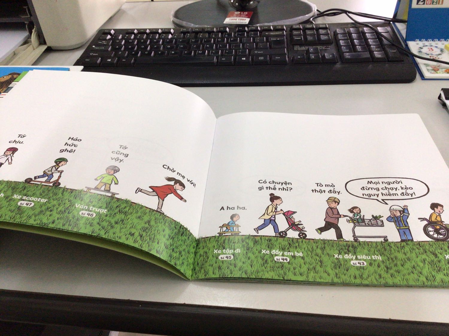 Cuốn sách nằm trong bộ ba cuốn ehon mẫu giáo. Giúp em tìm hình, luyện mắt, luyện trí nhớ. Bé nhà mình rất thích Cuốn sách nằm trong bộ ba cuốn ehon mẫu giáo. Giúp em tìm hình, luyện mắt, luyện trí nhớ. Bé nhà mình rất thích