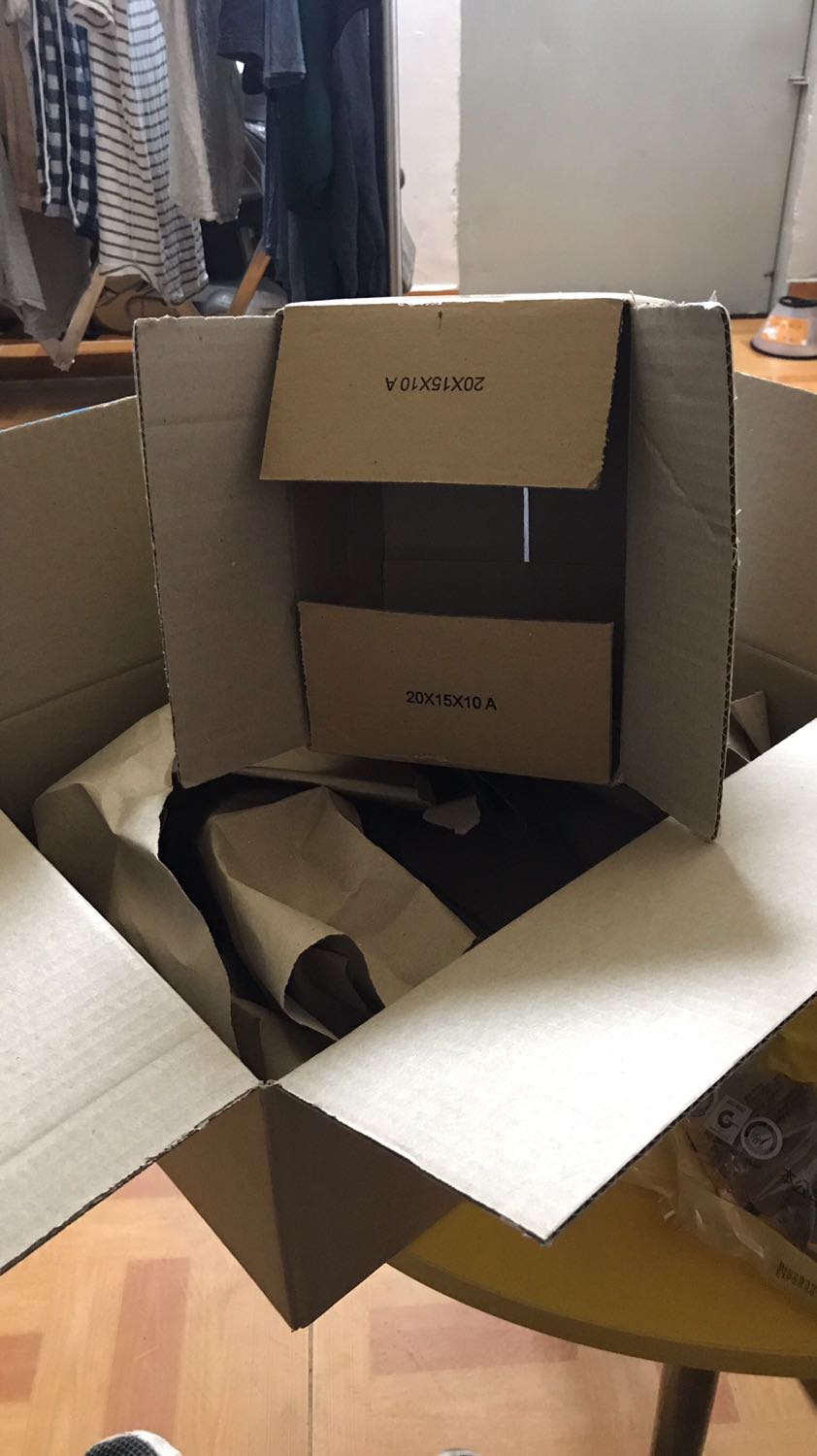 Mua 5 gói bánh, mỗi loại 500g. Nhưng khi nhận hàng chỉ nhận được 1 gói. Kiện hàng là 1 thùng nhỏ được đóng trong 1 thùng to nhồi giấy? Đề nghị bồi thường hoặc tôi muốn gửi hoàn tiền lại đơn hàng này.