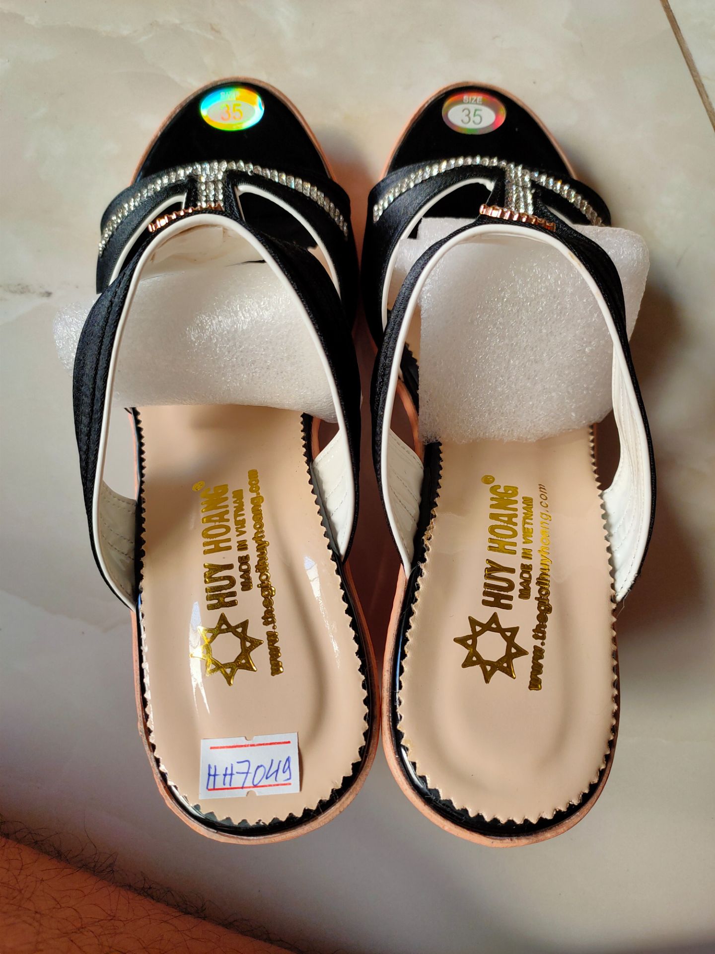 Đẹp, rất đẹp và chắc chắn.. đường may kéo léo, tỉ mỉ.