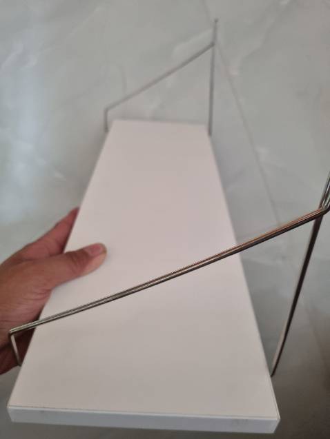 Gỗ rất dày, cầm nặng tay. Shop rất chu đáo khi gởi cả tắt kê, vít và cả đinh 4 chân luôn. Kệ gắn lên tường rất chắc chắn, đẹp. Hàng shop gói rất kĩ Gỗ rất dày, cầm nặng tay. Shop rất chu đáo khi gởi cả tắt kê, vít và cả đinh 4 chân luôn. Kệ gắn lên tường rất chắc chắn, đẹp. Hàng shop gói rất kĩ