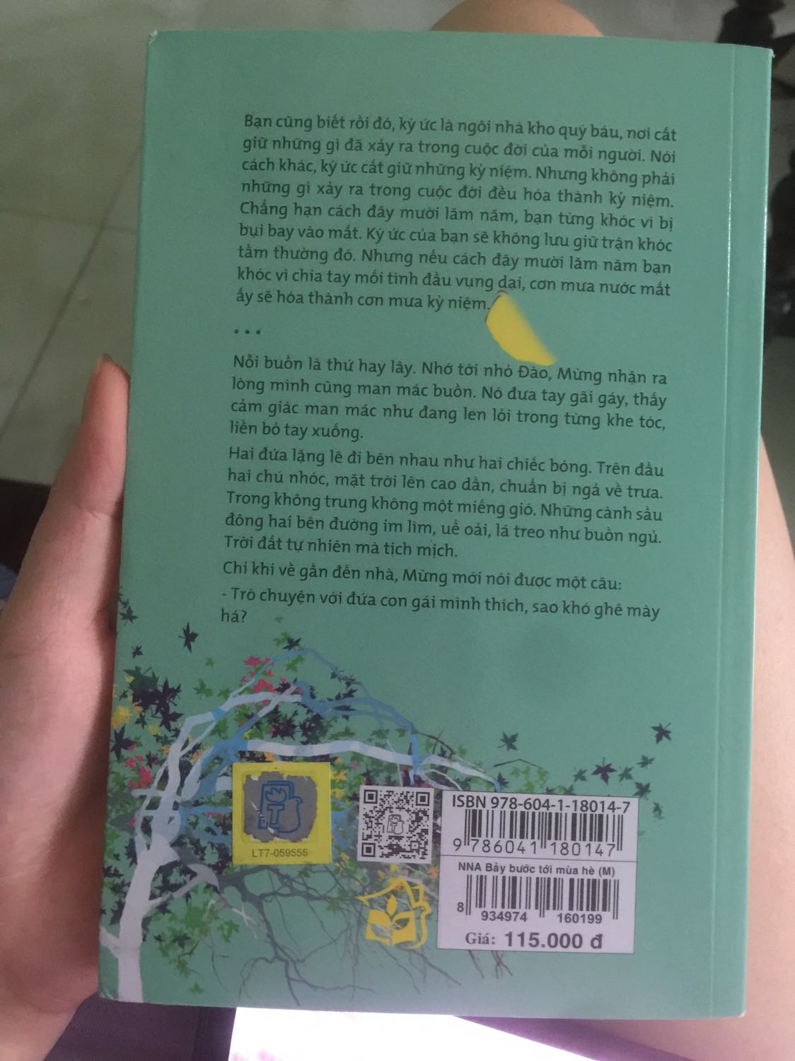 Sách nhìn cũ quá.k đc bọc nilong phần cào mã bị xước .nép bị nhăn