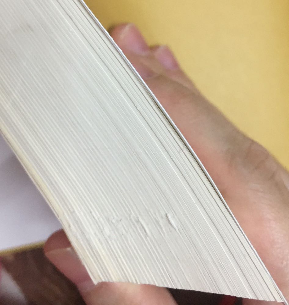 Sách bìa đẹp, nội dung các câu chuyện hay, chữ in rõ ràng, có tranh minh hoạ. Tuy nhiên giấy hơi mỏng, với giá rẻ thì cũng không đòi hỏi. Tuy nhiên, các trang của sách ở cuối bị dính liền với nhau hầu như ở tất cả các trang, đọc đến đâu phải tách tới đó. Ban đầu cũng không vấn đề gì mình đánh giá 5*, nhưng phải sửa thành 2* vì sách bị mất trang từ trang 145 đến 160