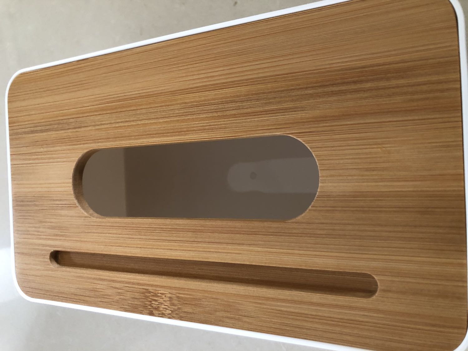 Với mức giá hơn 300k này thì sản phẩm có phần kém về chất. Độ sâu chỗ khe để điện thoại nếu không quảng cáo thì còn chấp nhận được. Nhưng lại để quảng cáo là giá đỡ điện thoại thì quá nông. Điện thoải phải để một cách chậm cà canh góc để. Có để được thì một hồi sau cũng tự rớt. Với mức giá hơn 300k này thì sản phẩm có phần kém về chất. Độ sâu chỗ khe để điện thoại nếu không quảng cáo thì còn chấp nhận được. Nhưng lại để quảng cáo là giá đỡ điện thoại thì quá nông. Điện thoải phải để một cách chậm cà canh góc để. Có để được thì một hồi sau cũng tự rớt.