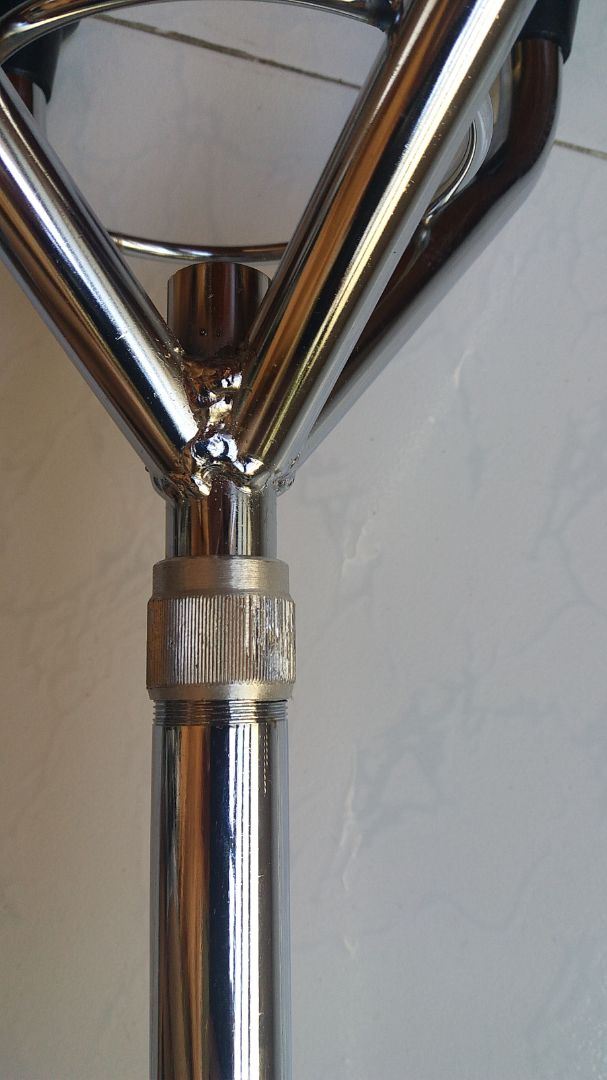 Hàng đóng gói kĩ . Giao hàng chậm vì dịch . Hàng không có thương hiệu  dù giới thiệu là lucass . Chất lượng hoàn thiện không tốt . Mn khg nên mua gậy chống loại này .