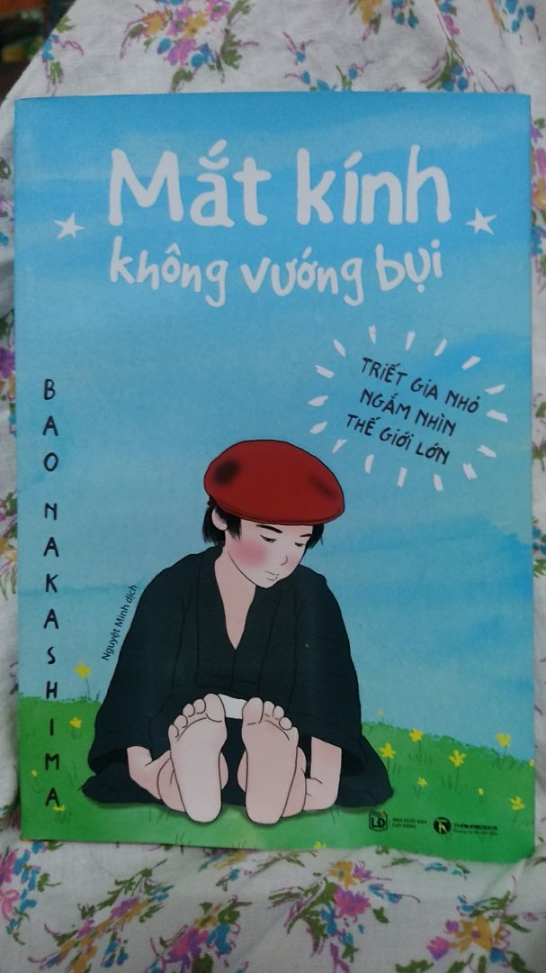 Cuốn sách được viết dưới lăng kính nhìn đời của bạn nhỏ 10 tuổi. Những câu từ đơn giản nhưng nhiều sự sâu sắc, đầy tính triết lý. Người lớn phải giật mình vì những điều cậu chia sẻ thật gần gũi, trong sáng, ngây ngô. Các phụ huynh có con nhỏ cũng có thể đọc cuốn sách này để thấy bé con của mình chỉ cần những lời giải thích giản đơn như cậu bé trong sách thôi và thêm bình tĩnh hơn mỗi lúc nổi cáu với con! Lòng biết ơn luôn là 1 điều nên có trong cuộc sống.
