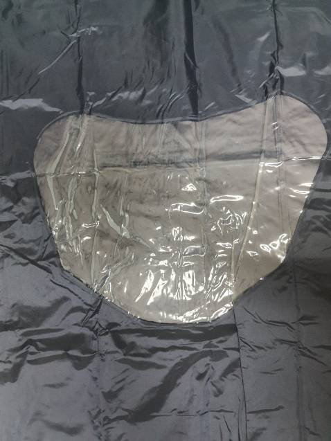 Sản phẩm quảng cáo ko có kính nhưng giao hàng lại có kính, hỏi Rando shop ko trả lời. Tệ!