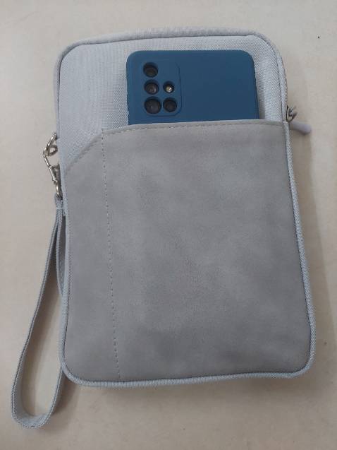 Túi đẹp, để được 2 điện thoại to, hoặc 1 điện thoại to và 1 máy tính bản hoặc ipad mini