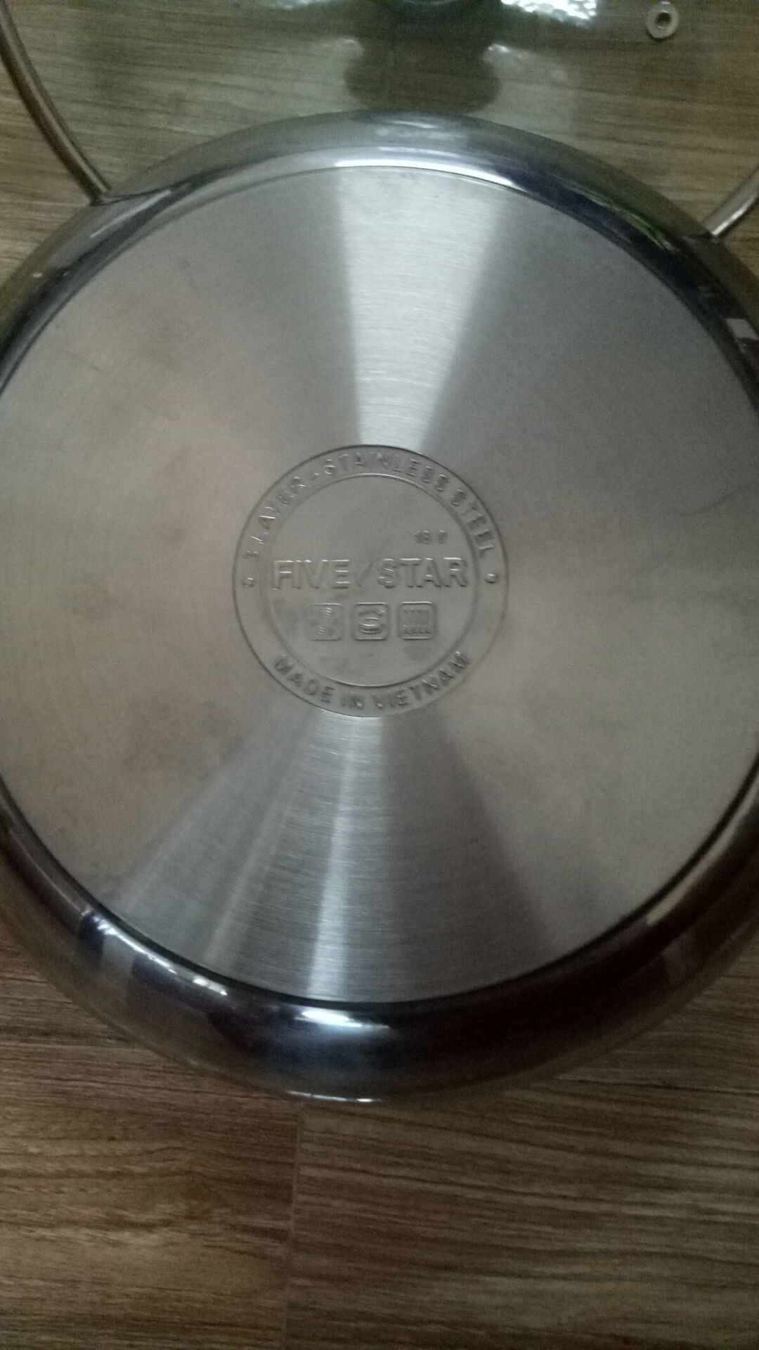 Shop giao hàng ko giống như hình hàng ko phải của chính hãng.shop coi noi cu của mình va noi mới giao va  hình ảnh của shop dang ban thì khac nhau toi muốn trả hàng