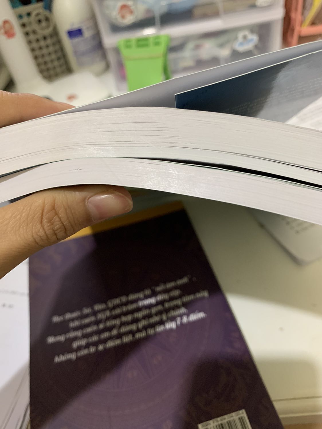 mua combo hai cuốn cho dễ đọc, sách giao đúng ngày dự kiến, không bị cong mép sách, nên mua để học nha, loại này đọc hay lắm